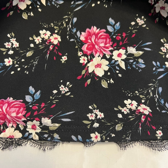 White House Black Market Black Flower Tank Top Under Ruffled Lace Tank Top Sz XS - Picture 8 of 9